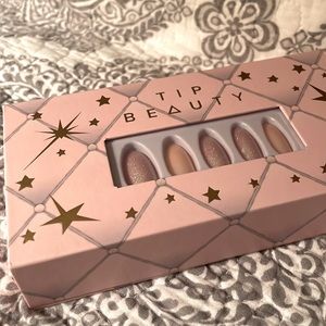 Tip Beauty
Flaunt Luxury Artificial Nail, Set of 24